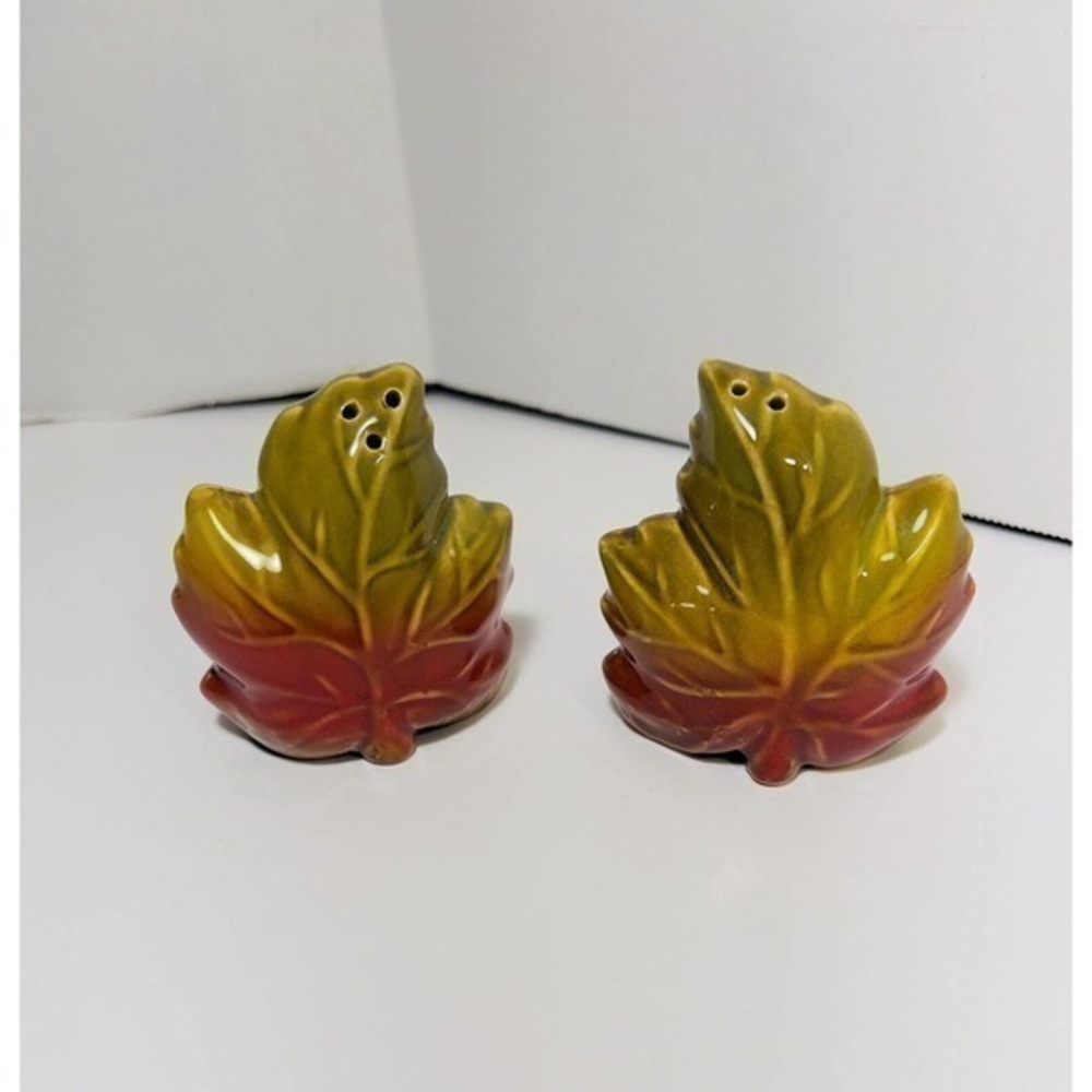 AUTUMN LEAF COLOR SALT & PEPPER SHAKERS